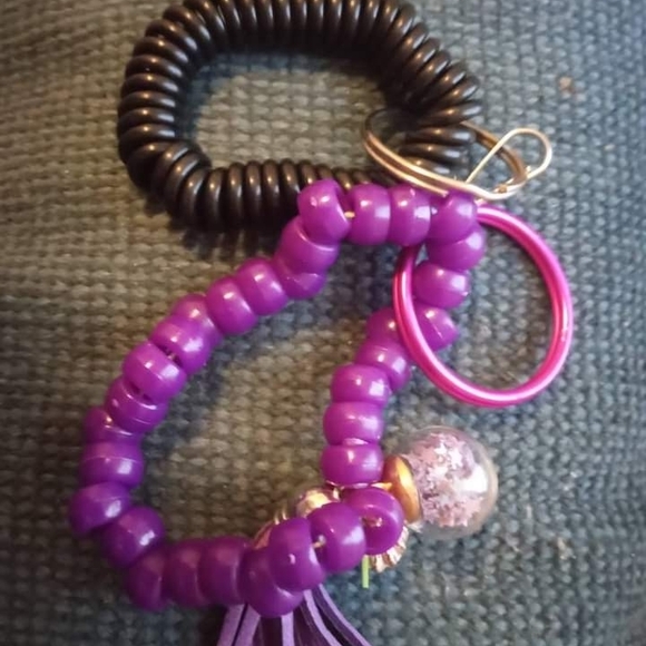 Handmade Red and Orange Beaded Keychain - Picture 4 of 9